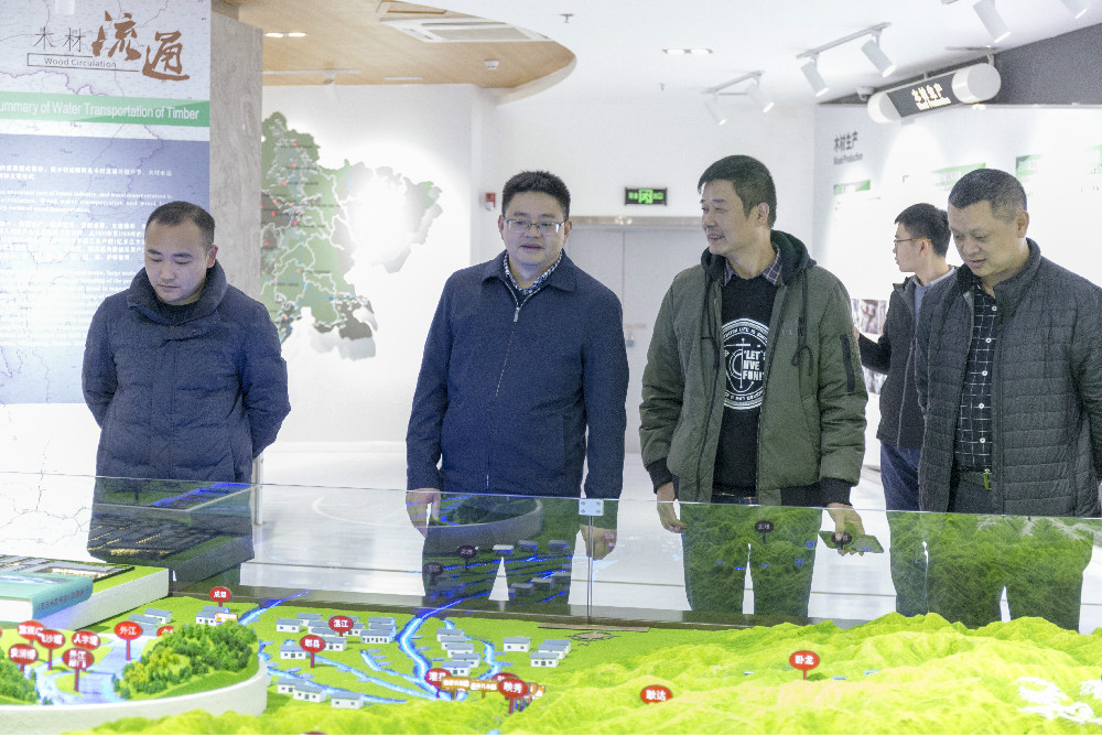 國家商務部市場建設(shè)司副巡視員李剛一行蒞臨中心考察調(diào)研