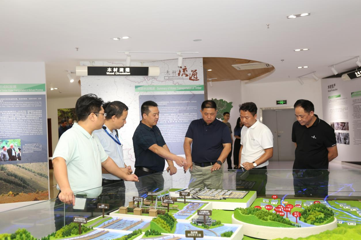 【中心動態(tài)】安徽省六安市葉集經濟開發(fā)區(qū)、安徽人造板協(xié)會、合肥工業(yè)大學領導一行蒞臨我中心參觀交流