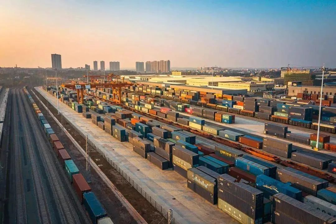 【木材資訊】今年首列長春至莫斯科的中歐班列發(fā)出，綏芬河等口岸全面恢復(fù)客貨通關(guān)