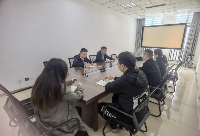 【中心動(dòng)態(tài)】局紀(jì)委書(shū)記、工會(huì)主席房志明一行到物流公司調(diào)研青年工作開(kāi)展情況