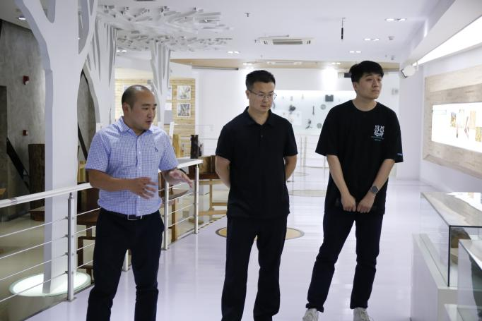 【行業(yè)動態(tài)】國家木材與木制品性能質(zhì)量檢驗檢測中心 副主任張文強(qiáng)一行蒞臨園區(qū)參觀交流