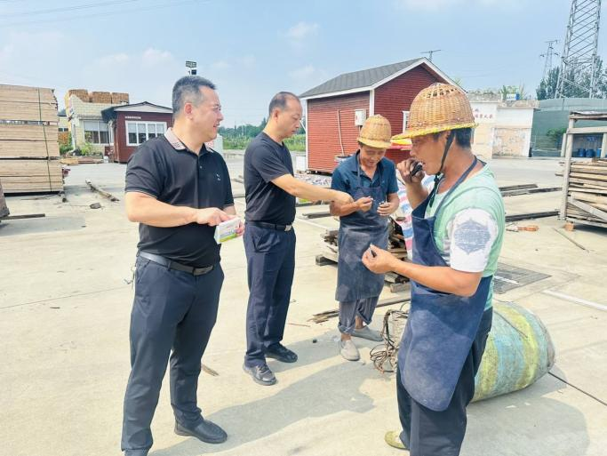 【平安園區(qū)】高溫送清涼 關(guān)懷暖人心 ——物流公司多措并舉筑牢防暑降溫“安全網(wǎng)” 